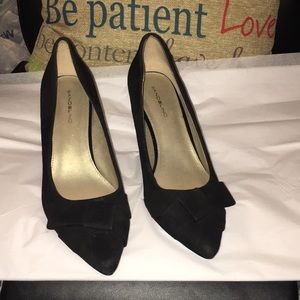 pumps with bows on top